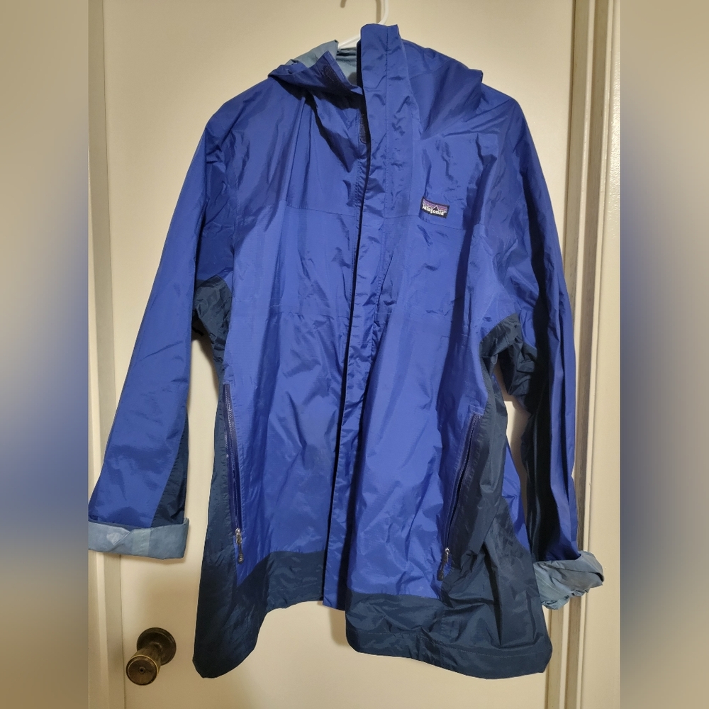 Patagonia blue rain jacket windbreaker